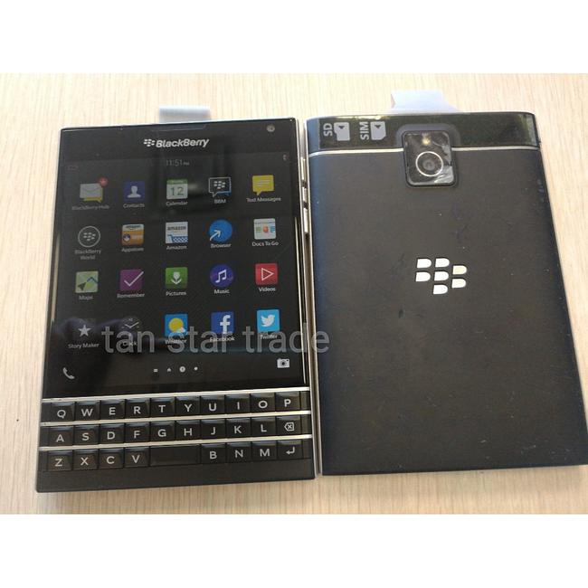Blackberry Passport Q30 (unlocked, good condition)